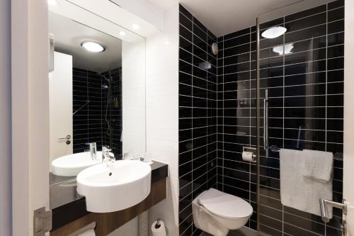 holiday inn express london heathrow t5 by ihg