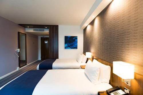 holiday inn express london heathrow t5 by ihg