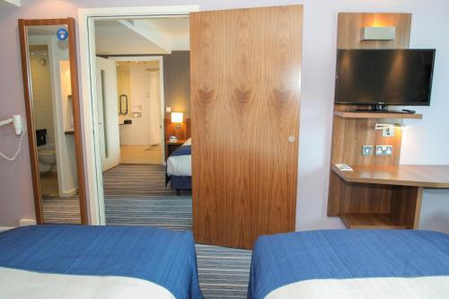 holiday inn express london heathrow t5 by ihg