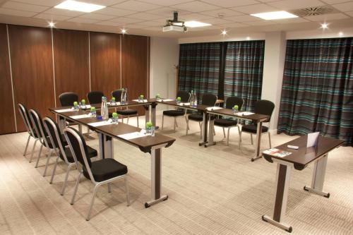 holiday inn express london heathrow t5 by ihg