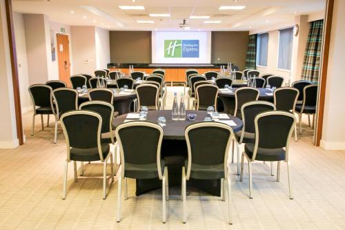 holiday inn express london heathrow t5 by ihg