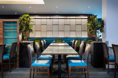 holiday inn express london heathrow t5 by ihg