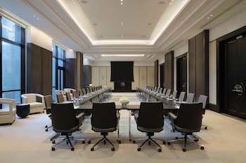 waldorf astoria doha west bay