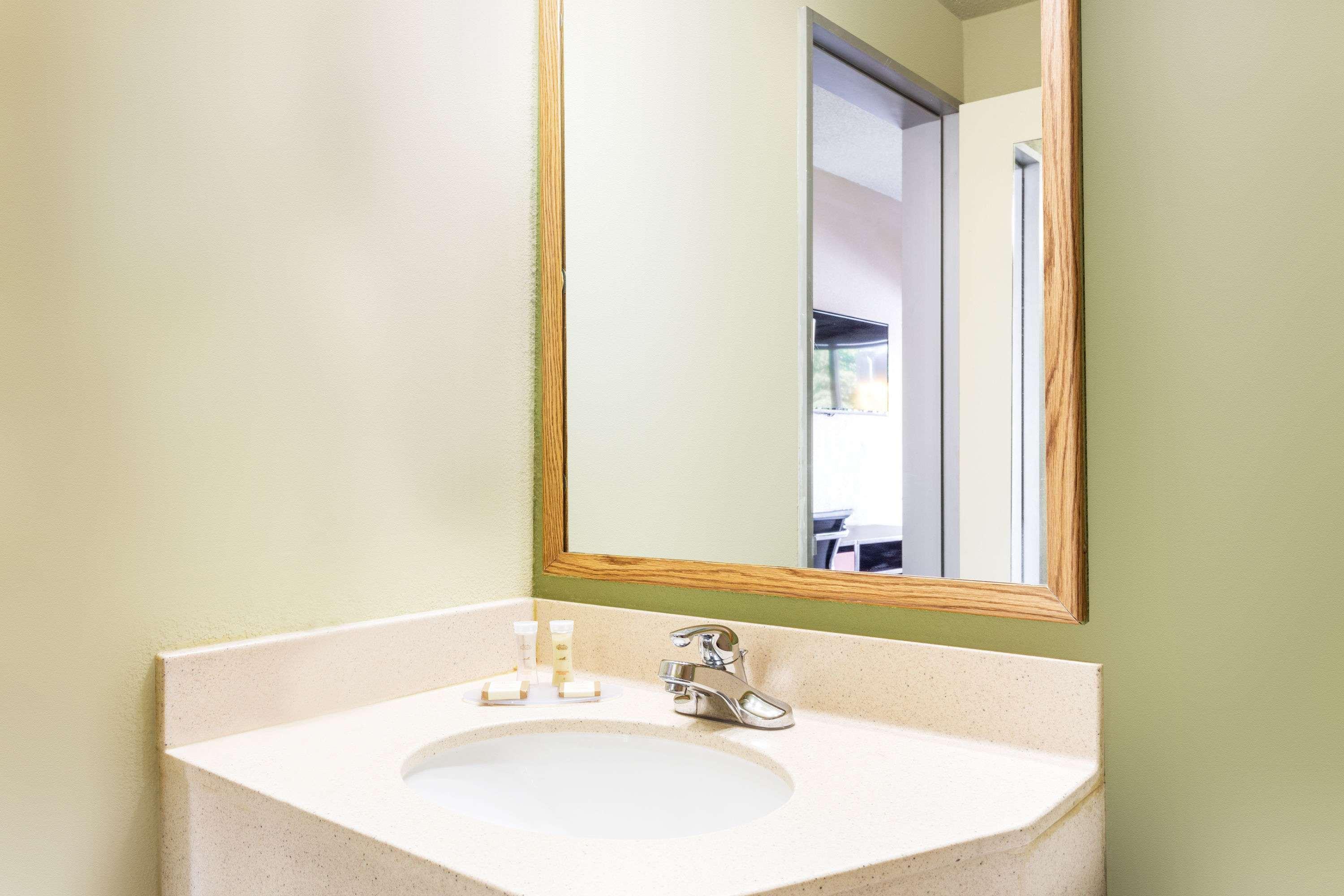 Howard Johnson By Wyndham Athens,Georgia>>Athens,2 star