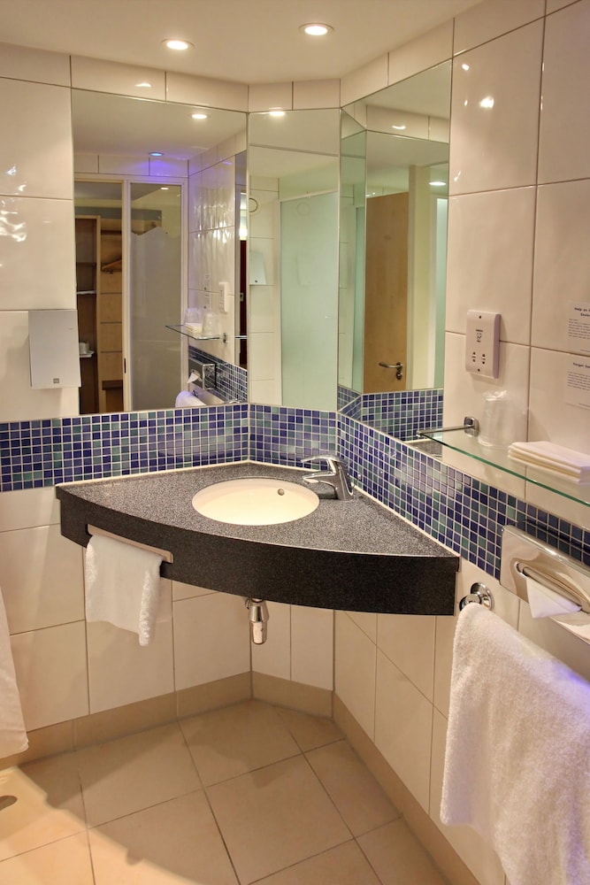 holiday inn express southampton m27 jct7 by ihg