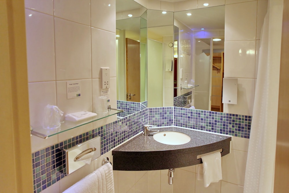 holiday inn express southampton m27 jct7 by ihg