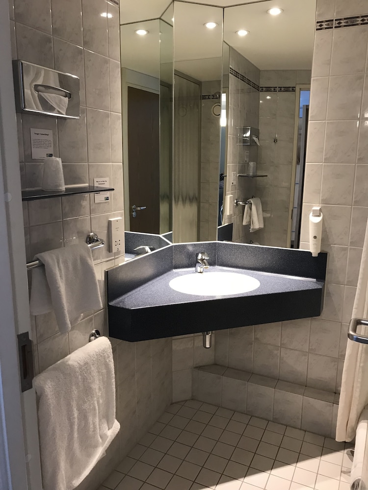 holiday inn express southampton m27 jct7 by ihg