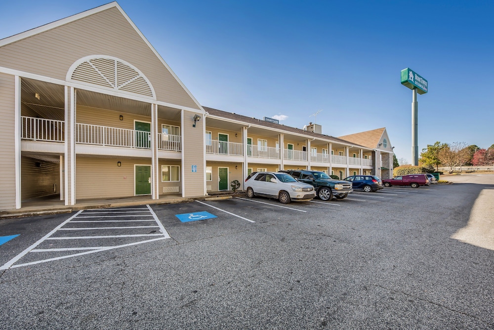 Hometowne Studios By Red Roof Spartanburg - Asheville Highway,Landrum>>Greenville - Spartanburg,2 star