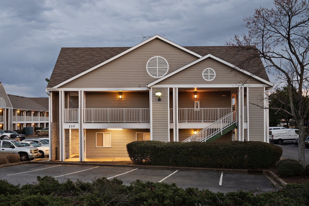 Hometowne Studios By Red Roof Spartanburg - Asheville Highway,Landrum>>Greenville - Spartanburg,2 star