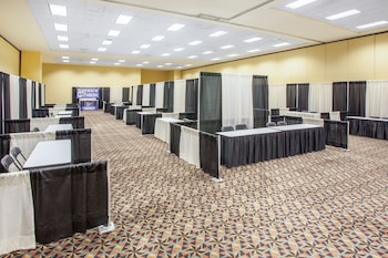 Crowne Plaza Springfield By Ihg,Springfield>>Rochester,4 star