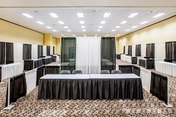 Crowne Plaza Springfield By Ihg,Springfield>>Rochester,4 star