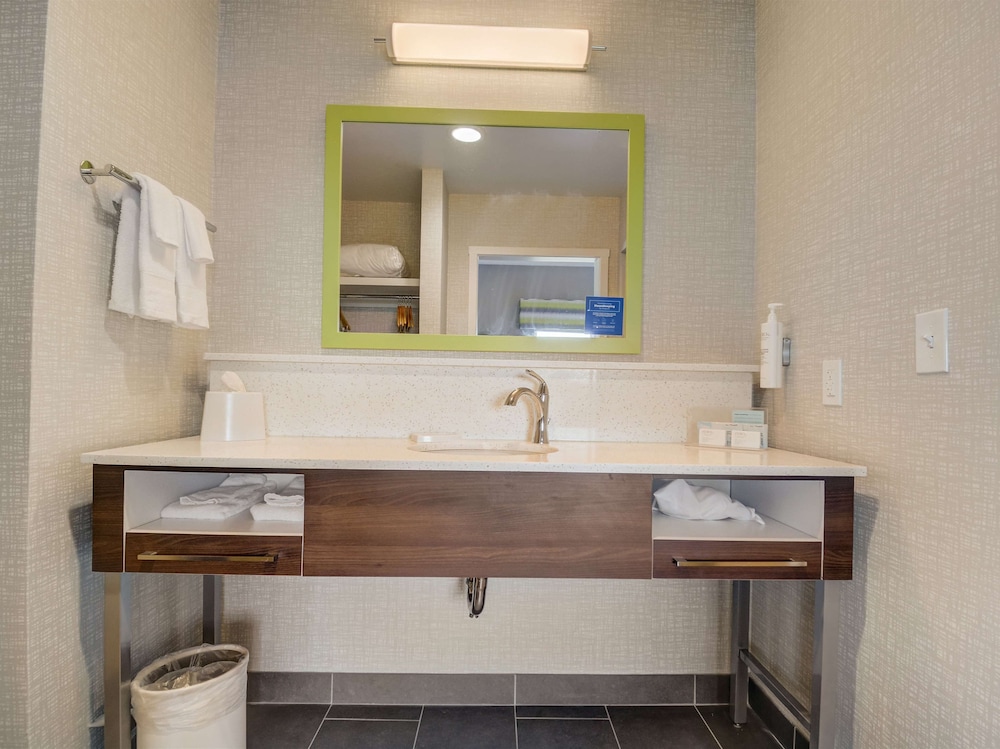 hampton inn and suites williamstown ark encounter