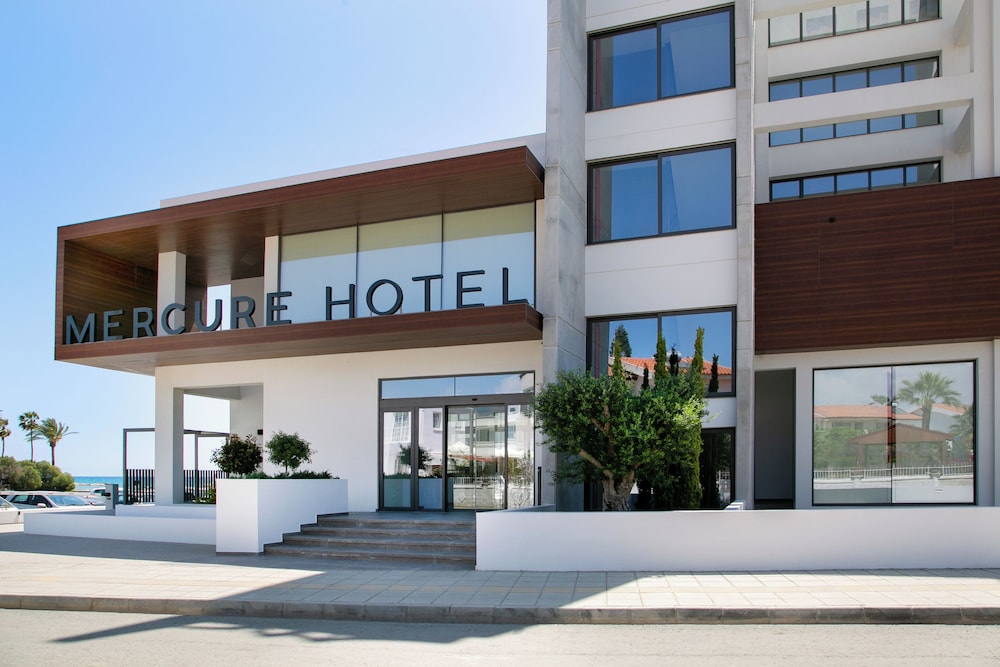 mercure larnaca beach resort