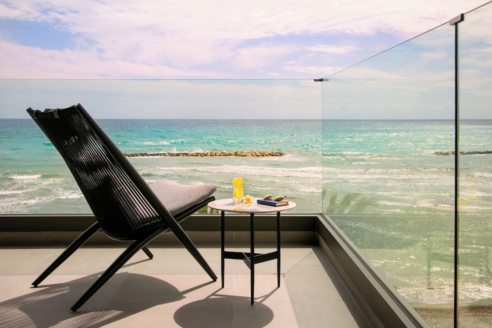 mercure larnaca beach resort