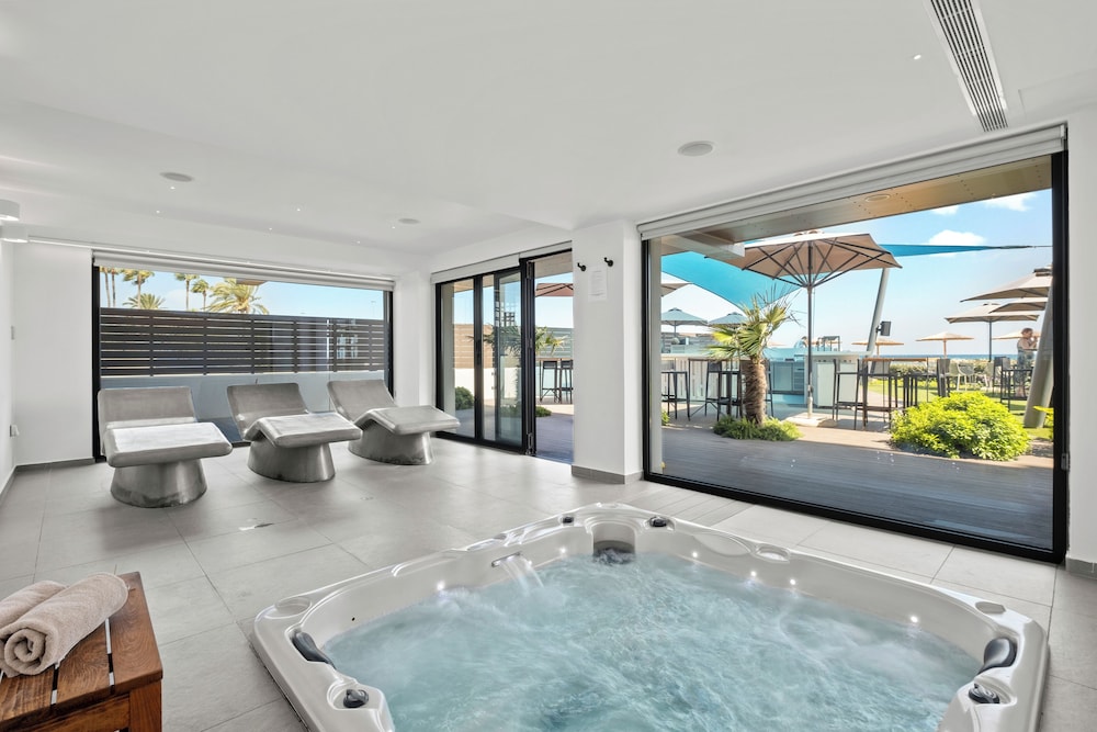 mercure larnaca beach resort