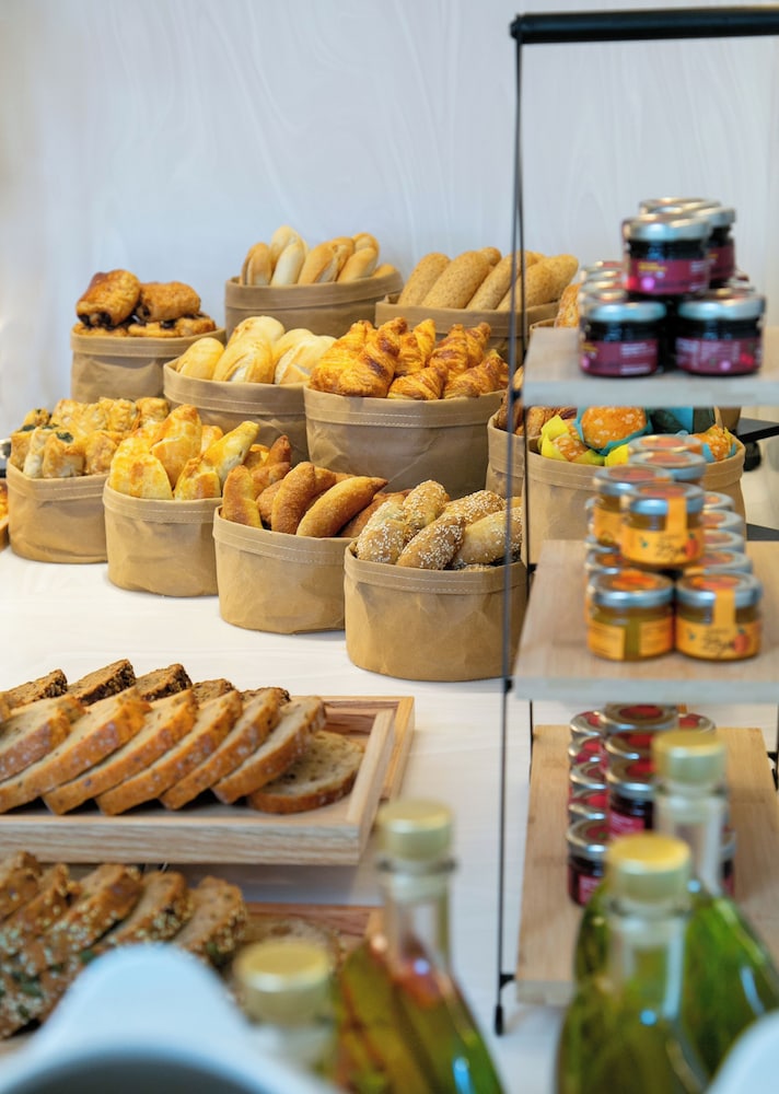 mercure larnaca beach resort