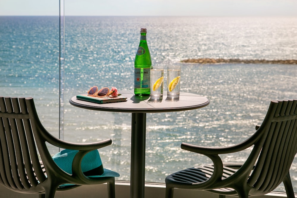 mercure larnaca beach resort