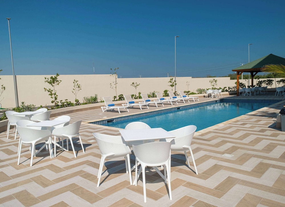 super 8 by wyndham manzanillo