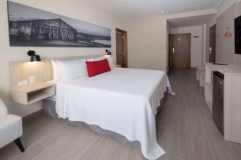 super 8 by wyndham manzanillo