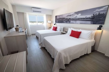 super 8 by wyndham manzanillo