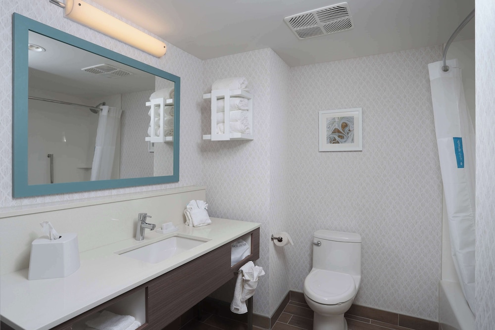hampton inn and suites manistee waterfront