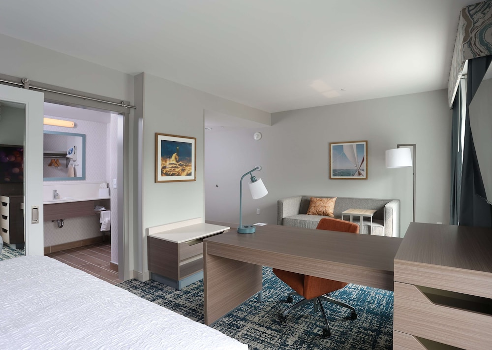 hampton inn and suites manistee waterfront