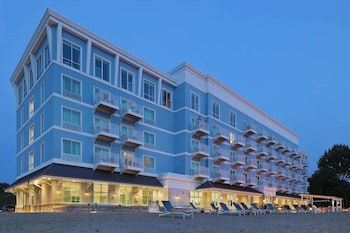 hampton inn and suites manistee waterfront