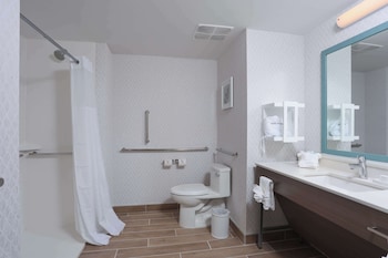 hampton inn and suites manistee waterfront