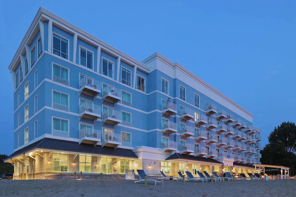 hampton inn and suites manistee waterfront