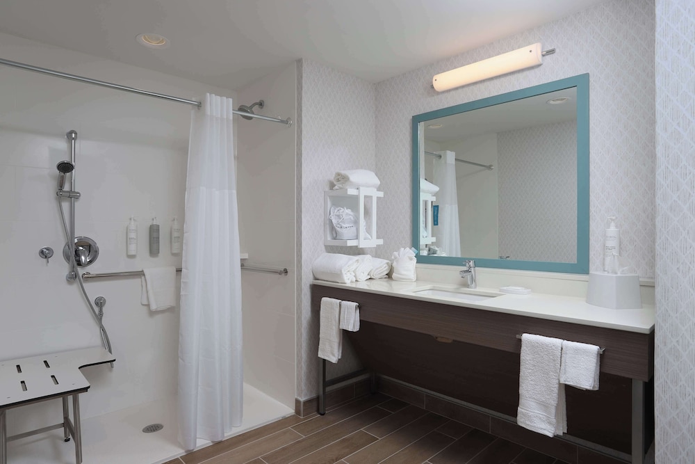 hampton inn and suites manistee waterfront