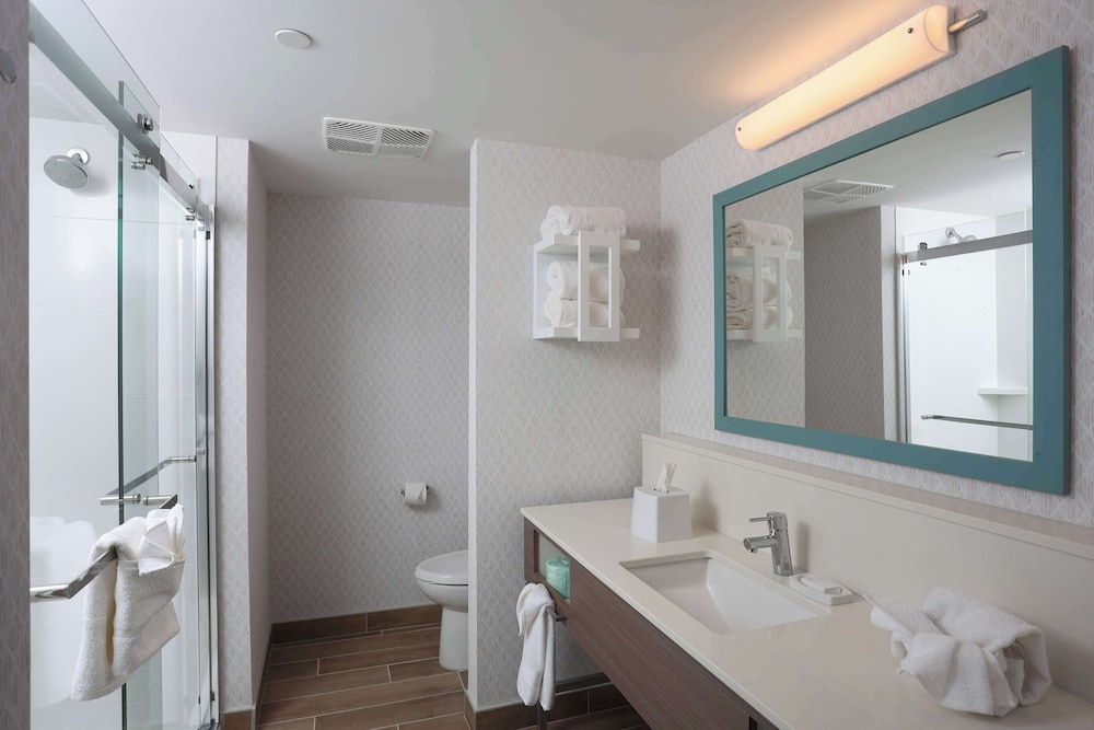 hampton inn and suites manistee waterfront