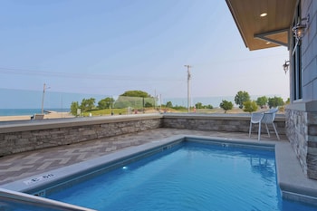 hampton inn and suites manistee waterfront
