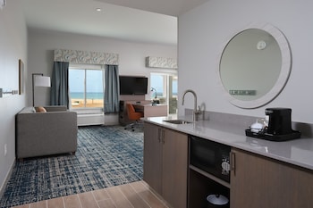 hampton inn and suites manistee waterfront