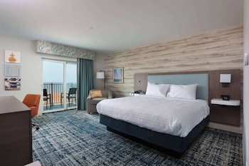 hampton inn and suites manistee waterfront