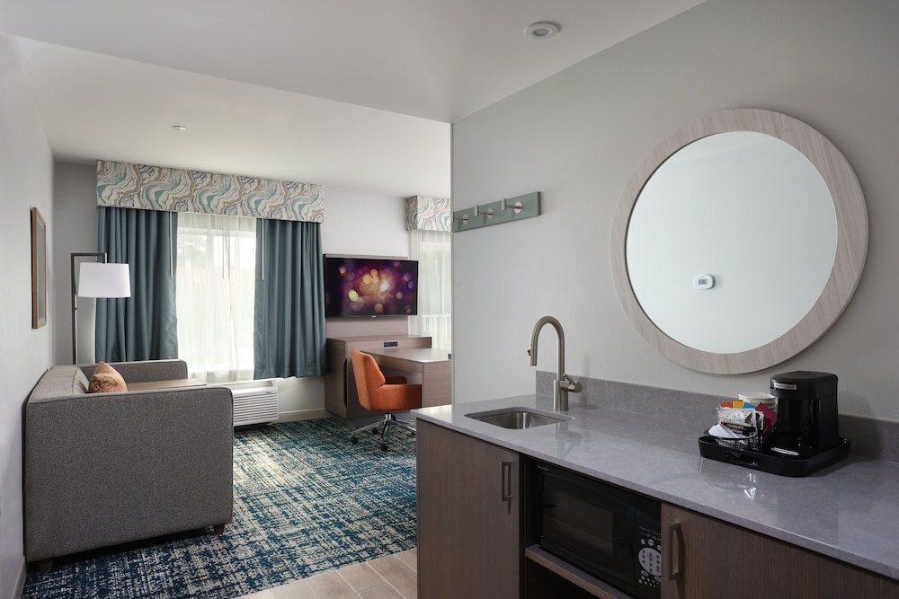 hampton inn and suites manistee waterfront