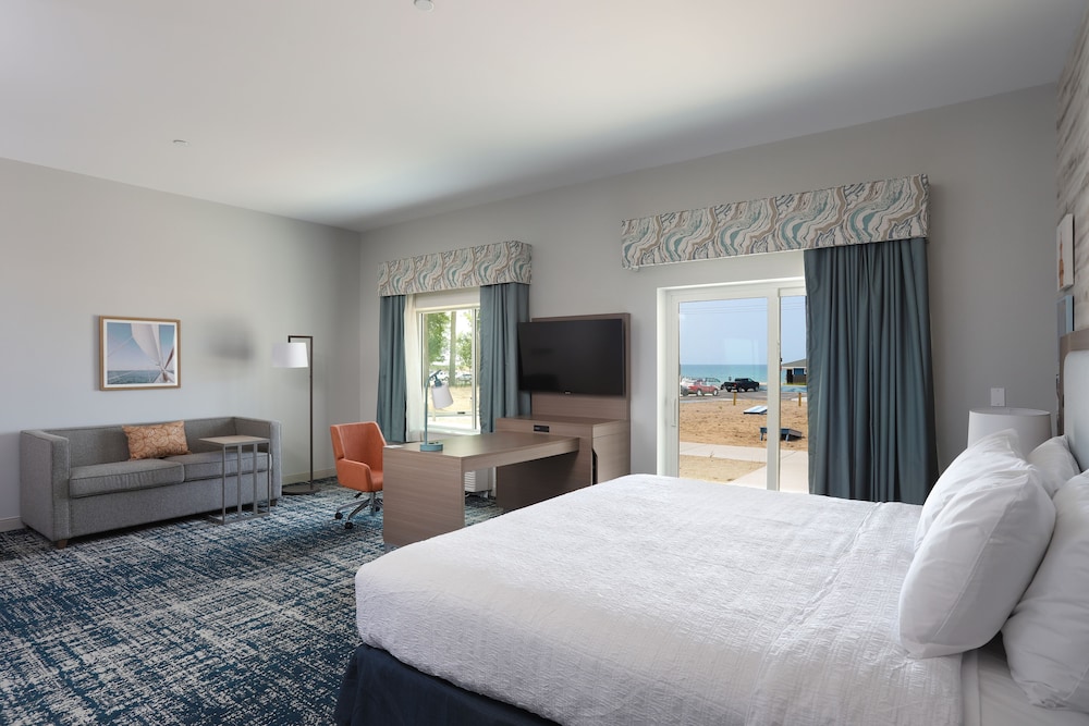 hampton inn and suites manistee waterfront