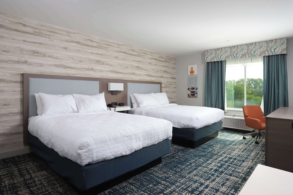hampton inn and suites manistee waterfront