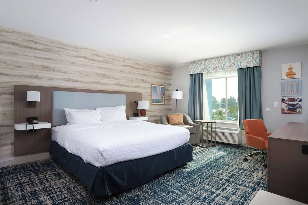 hampton inn and suites manistee waterfront
