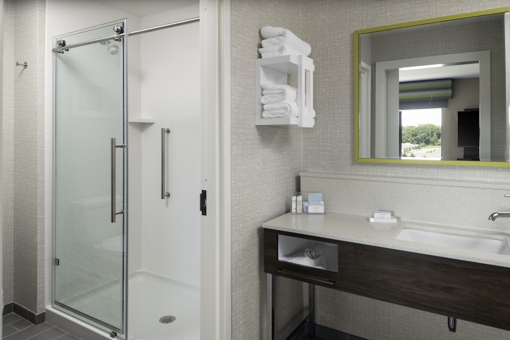 hampton inn and suites indianapolis west speedway