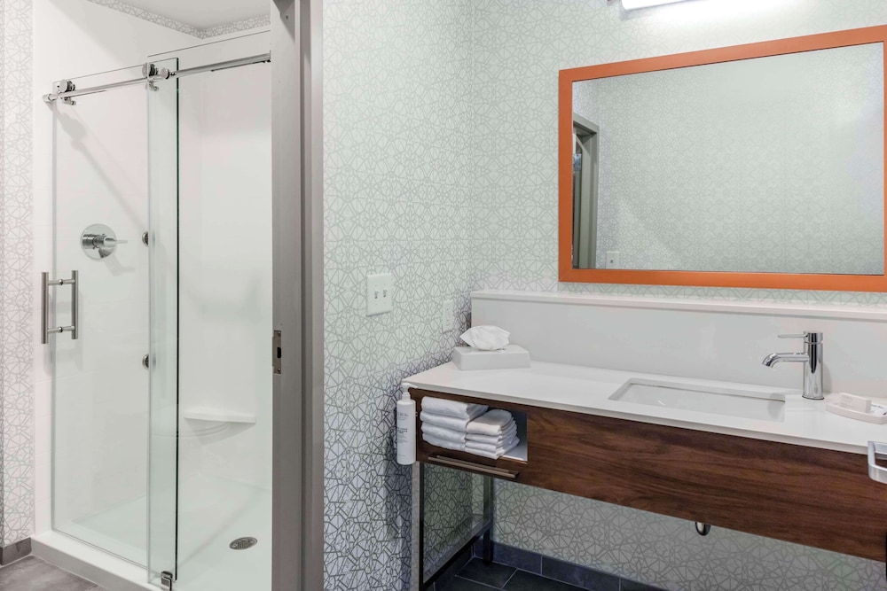 hampton inn and suites indianapolis west speedway