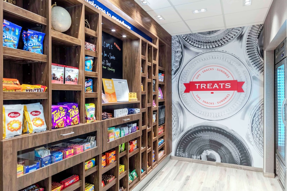 hampton inn and suites indianapolis west speedway