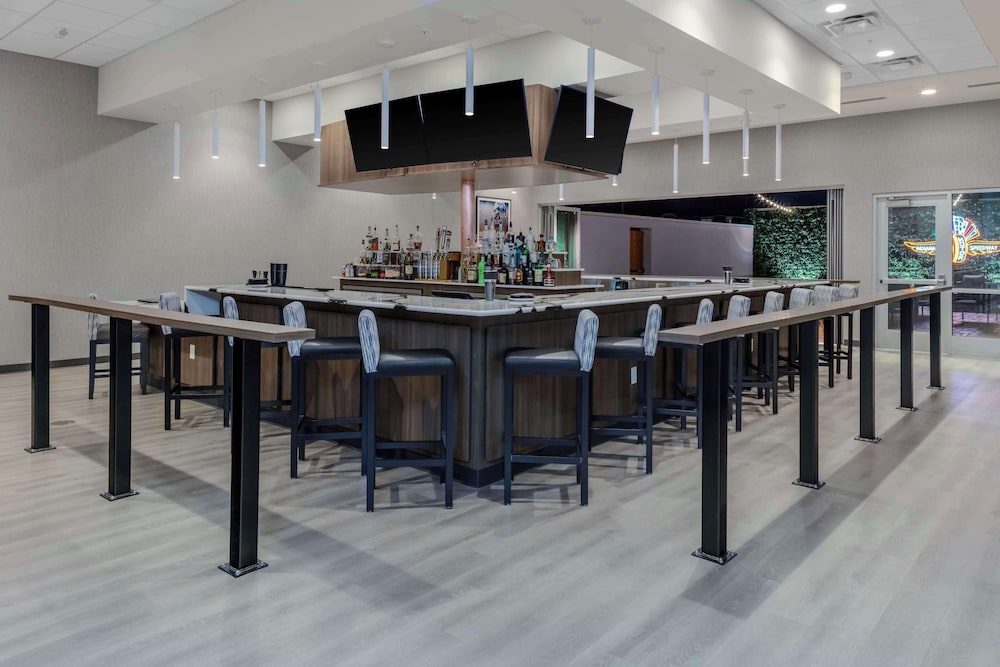 hampton inn and suites indianapolis west speedway