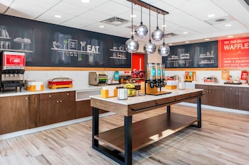 hampton inn and suites indianapolis west speedway