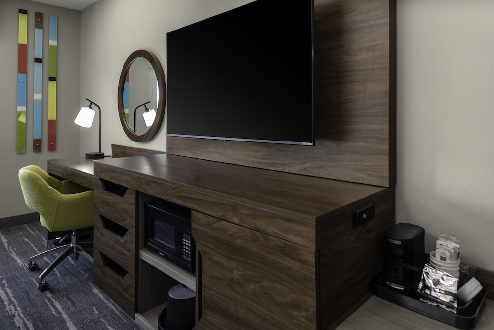 hampton inn and suites indianapolis west speedway