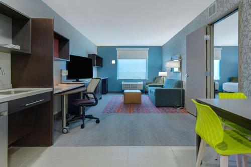home2 suites by hilton grand rapids airport