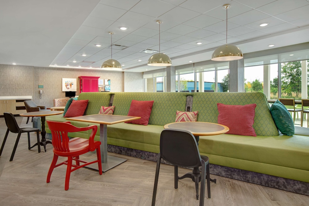 home2 suites by hilton grand rapids airport