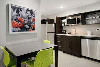home2 suites by hilton grand rapids airport