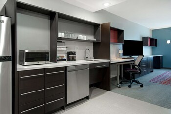 home2 suites by hilton grand rapids airport