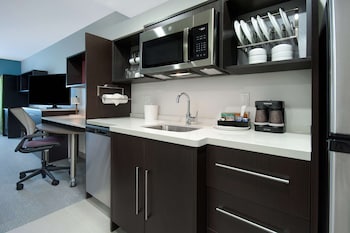 home2 suites by hilton grand rapids airport