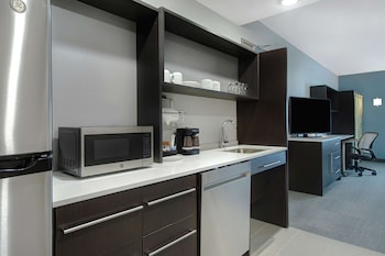 home2 suites by hilton grand rapids airport